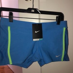 NWT Nike Women's 2" Boy Cut Compression Shorts